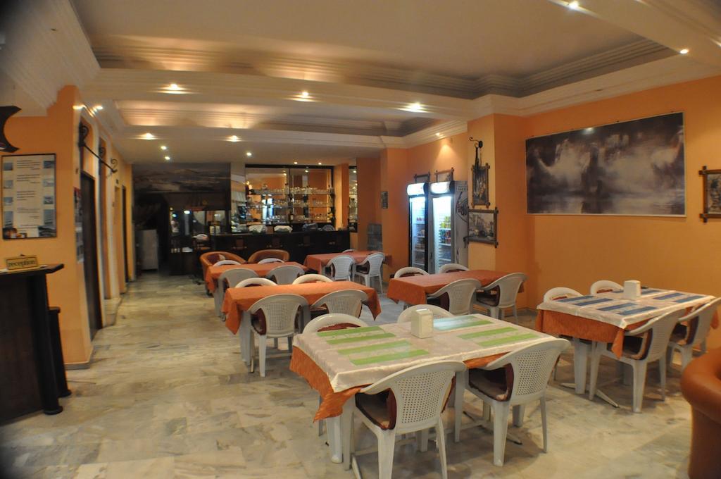 Akerdem Hotel Kusadası Esterno foto